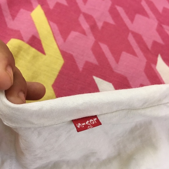 Levis White Tshirt - Picture 2 of 5